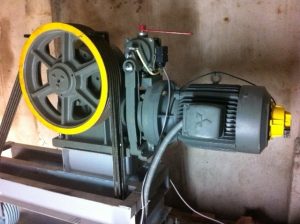 Máy kéo quan trọng như thế nào trong quá trình hoạt động của thang máy