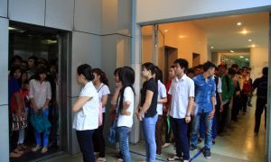 Hãy đi thang máy một cách có văn hóa